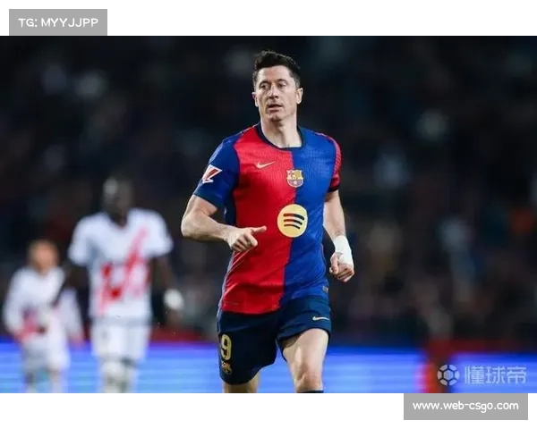 巴萨对法兰克福莱万点球中柱，错失扳平良机